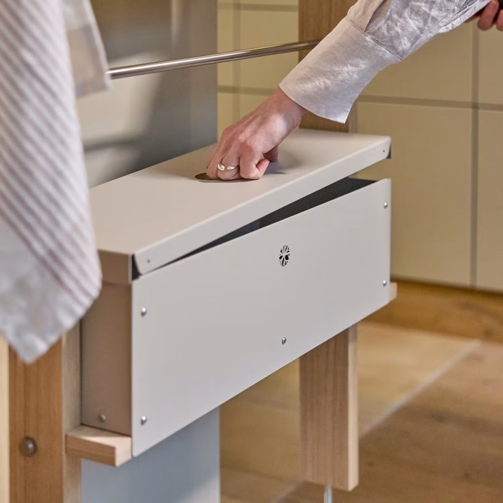 Afbeelding 1 van 9 in EMBRACE | Nell Metal Box galerij